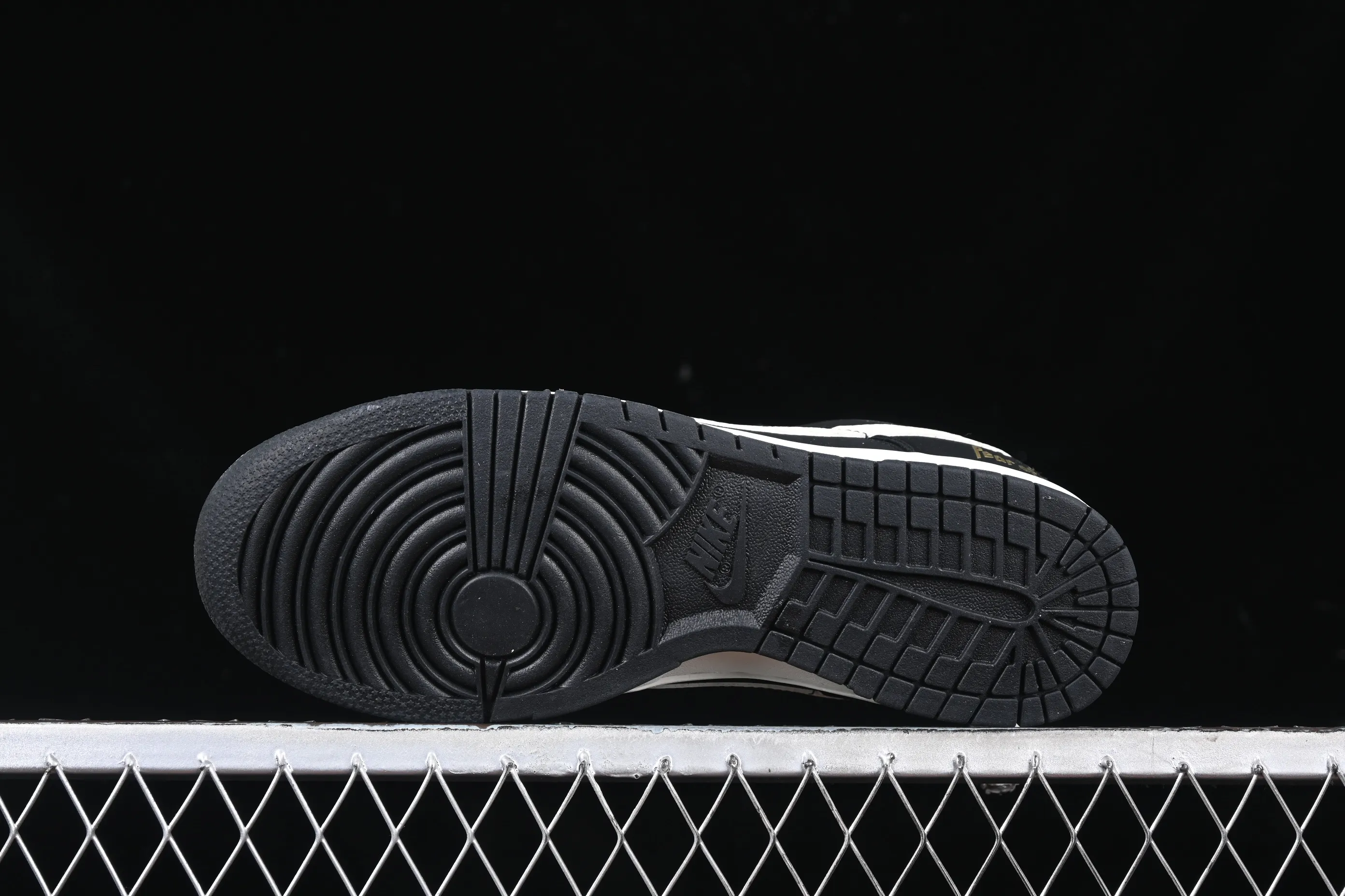 All categories Nk SB Dunk series Nk SB Dunk Low low-top sneakers Nk SB Dunk Low FOG joint-Zhubabai hook Anniversary high-end customization low-top casual sneakers KK1333-016